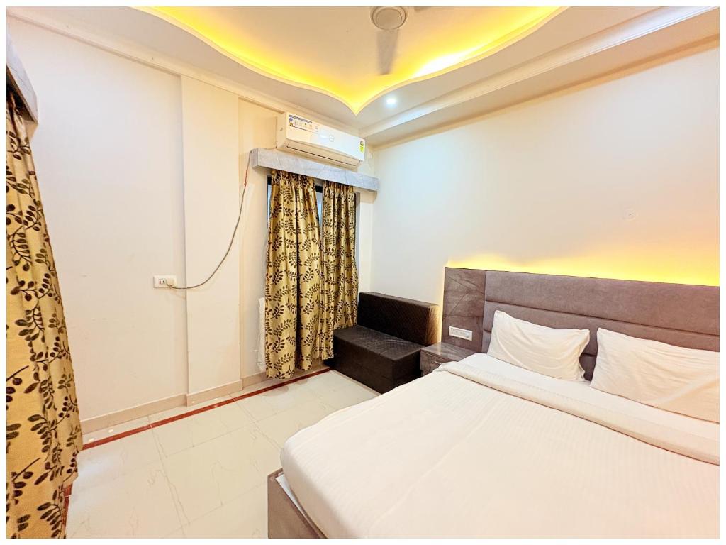 Back Side Room (1st 2nd & 3rd Fl)