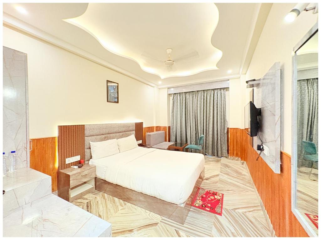 Front View Room (1st 2nd & 3rd Fl)
